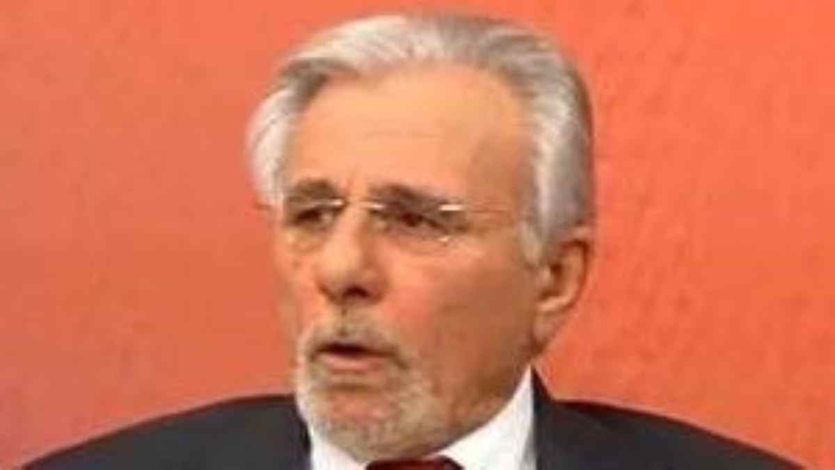 Πέθανε ο δημοσιογράφος Σπύρος Καρατζαφέρης σε ηλικία 88 ετών