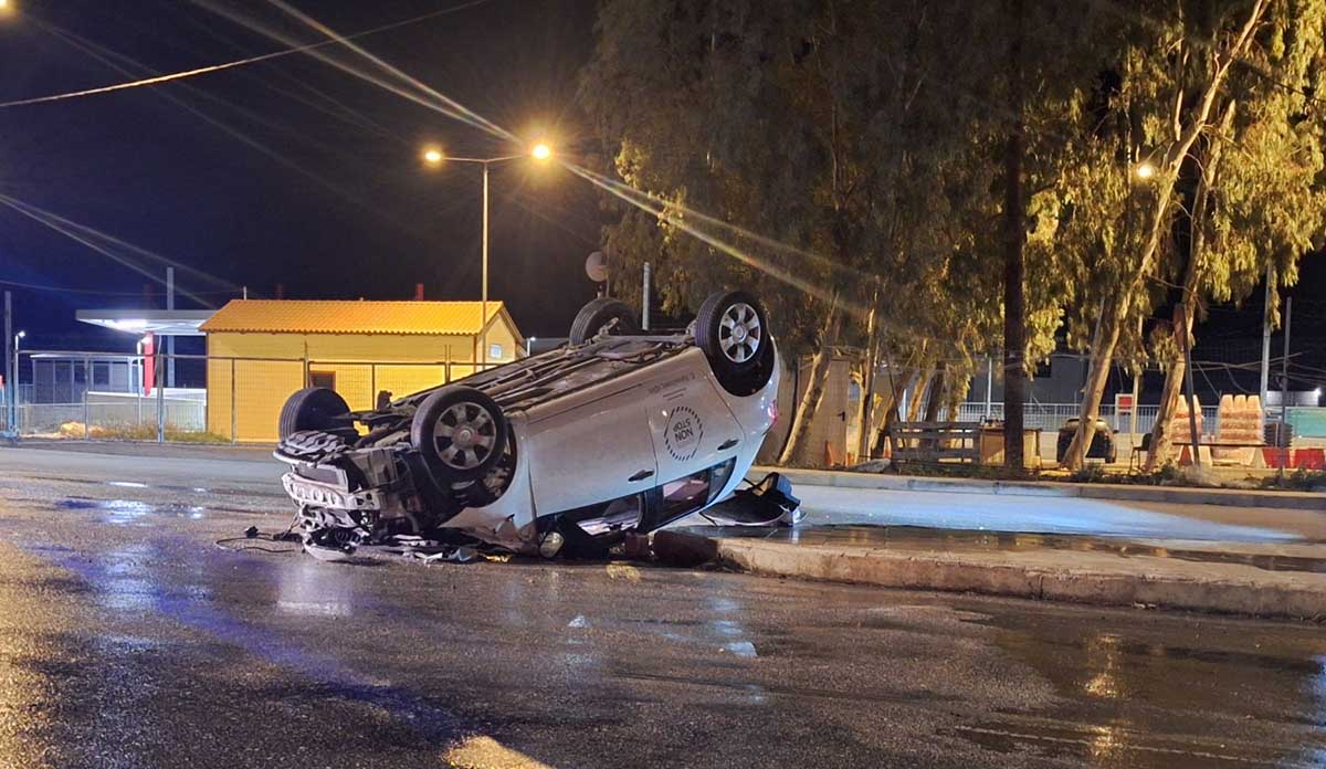 Συναγερμός για τροχαίο με εγκλωβισμό στο δρόμο για Λουτράκι