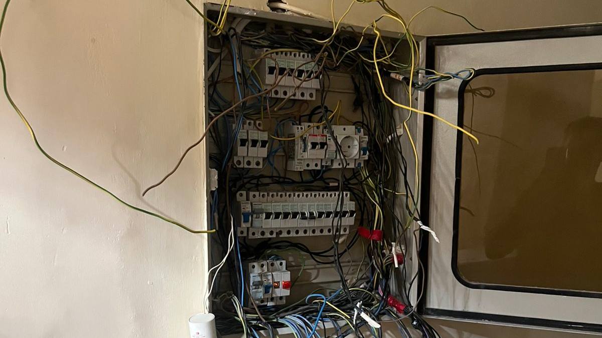 Παλιά καλώδια, νέοι κίνδυνοι: Χιλιάδες ηλεκτρικές πυρκαγιές κάθε χρόνο στην Ελλάδα