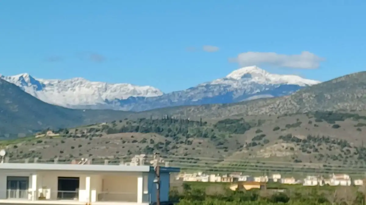 Αργολίδα: Το Αρτεμίσιο «ντύθηκε» στα λευκά