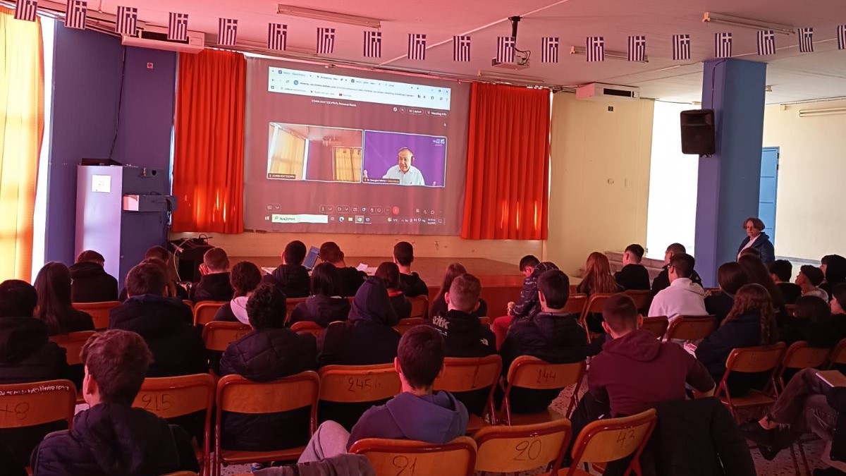 Η ιστορία της Ελληνικής Γλώσσας από τον Γιώργο Μικρό στο 1ο Γυμνάσιο Ναυπλίου