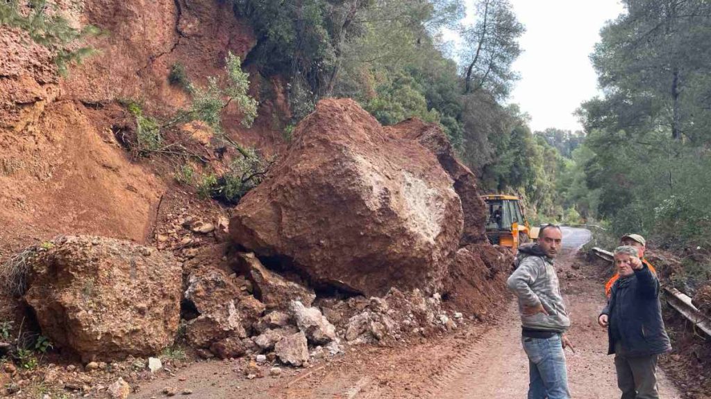 Κατολίσθηση στον οδικό άξονα Τρίπολης – Πύργου