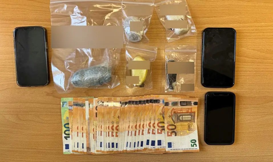 Εξαρθρώθηκε κύκλωμα που «έσπρωχνε» ναρκωτικά σε φυλακές