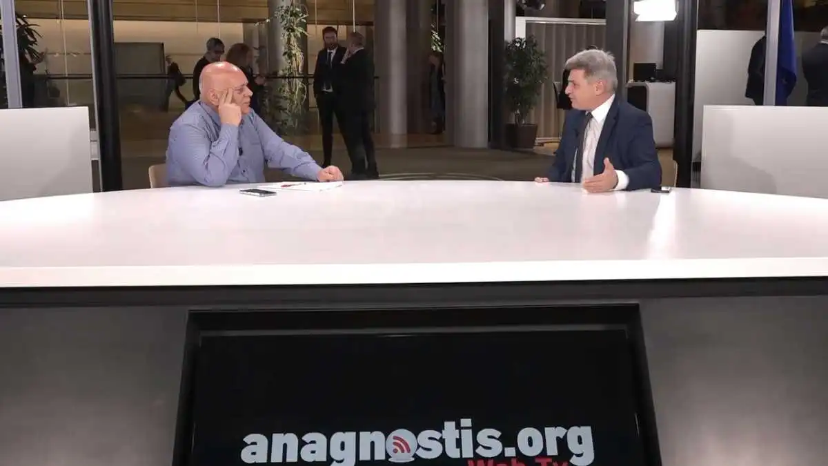 Φαραντούρης: «Δεν ψάχνω στασίδι – Θα συνομιλήσω με συλλογικά σχήματα»