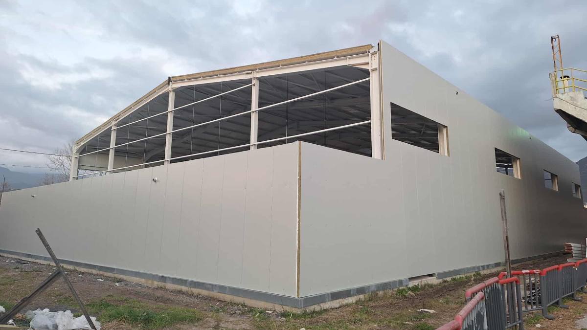 Καλαμάτα: Ολοκληρώνεται η τοποθέτηση των πάνελ στο νέο Κλειστό Προπονητήριο