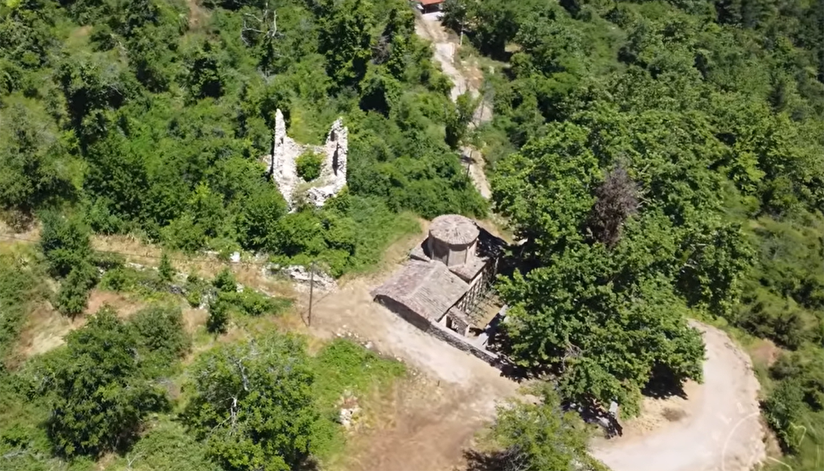 Τα πέτρινα «μυστικά» του Χελμού που αψηφούν τον χρόνο