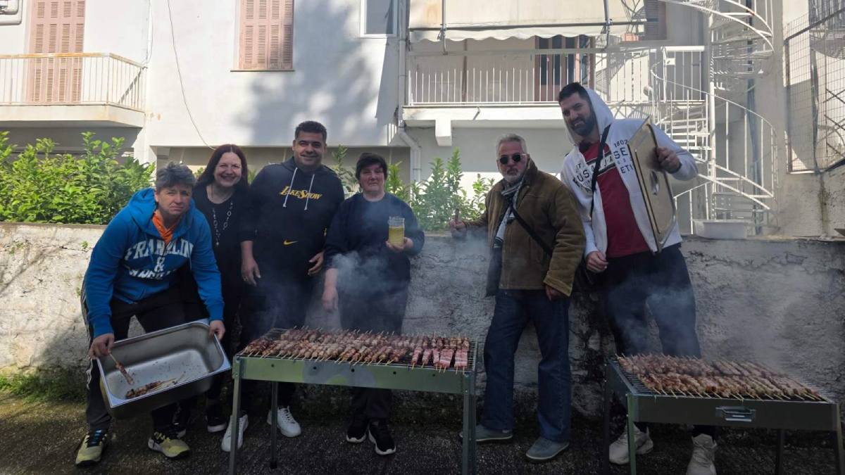 Τσικνοπέμπτη στα ΚΑΠΗ Ναυπλίου: Χορός, κέφι και σουβλάκια