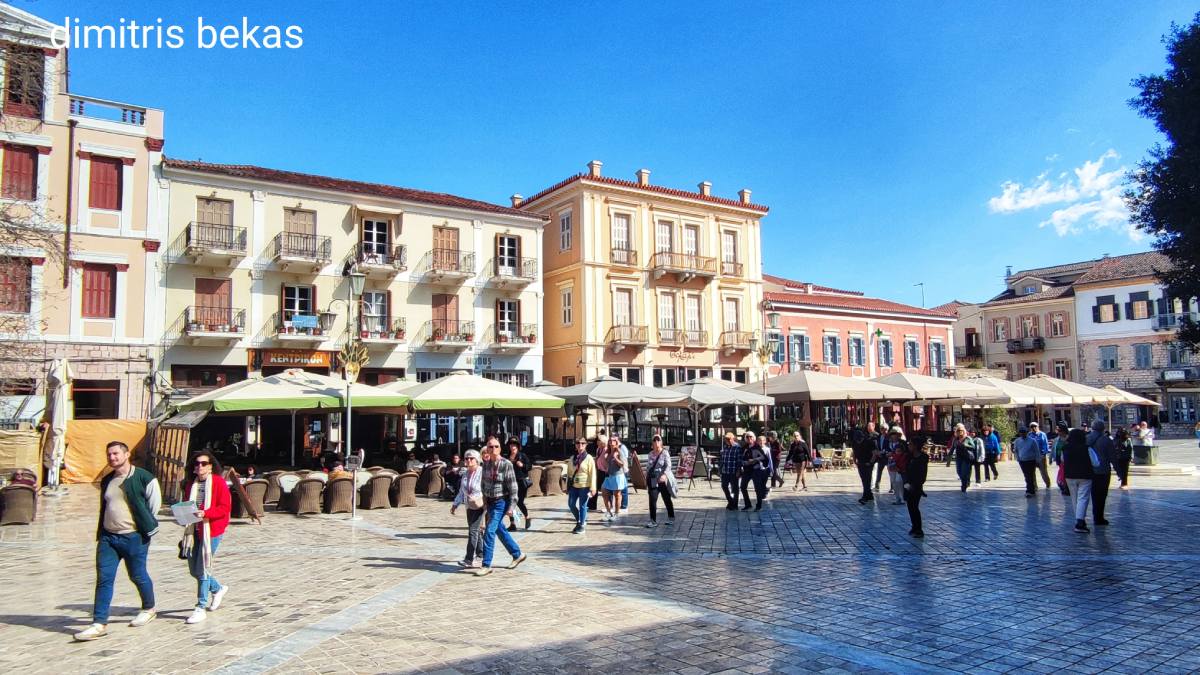 Ναύπλιο: Γεμάτα τα σοκάκια από τους επιβάτες του Viking Vesta