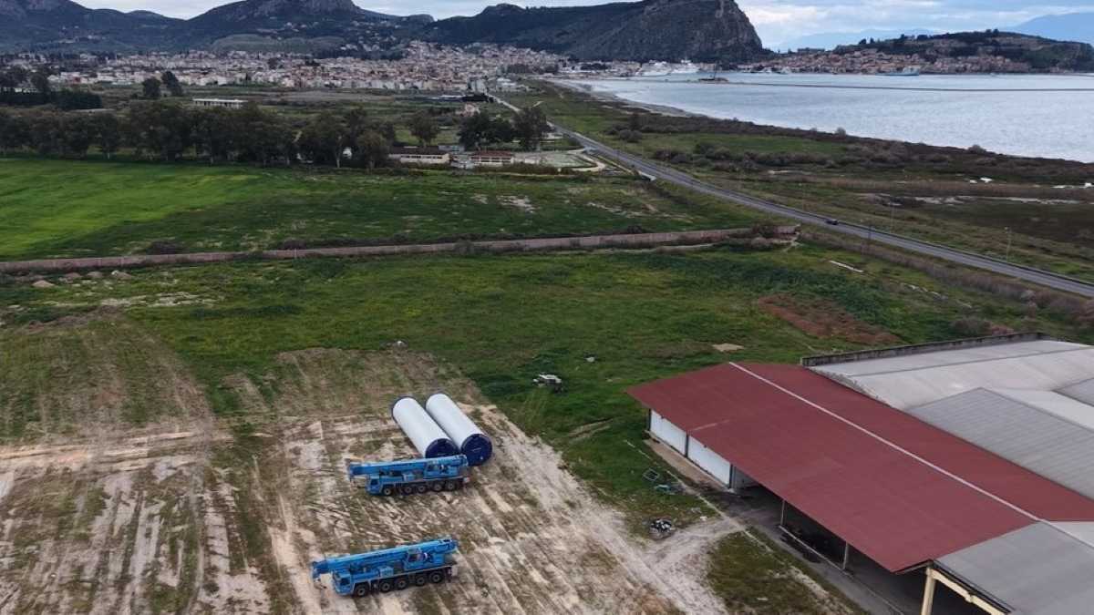 Ναύπλιο: Αδειάζει το λιμάνι από τις ανεμογεννήτριες