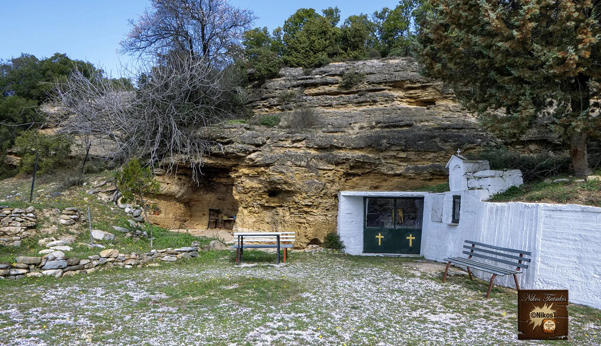 Η «Θεοτόκος του Σπηλαίου» και η σχέση με τον αγιορείτικο μοναχισμό