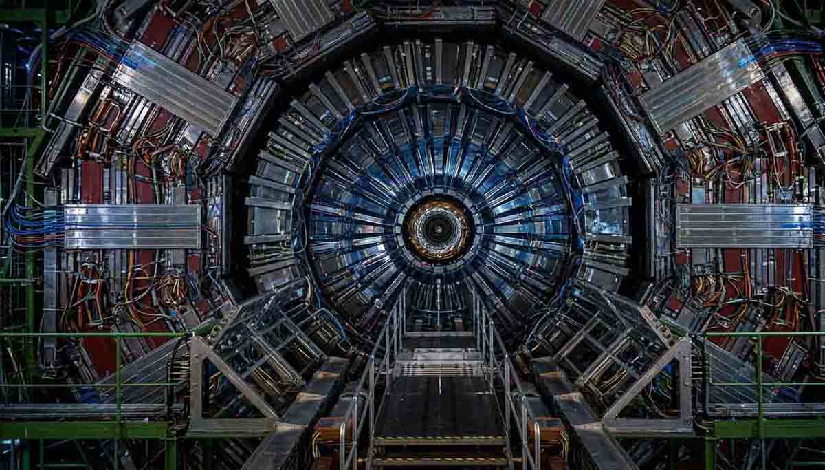 Το CERN ανακάλυψε νέο σωματίδιο τέσσερις φορές βαρύτερο από το πρωτόνιο
