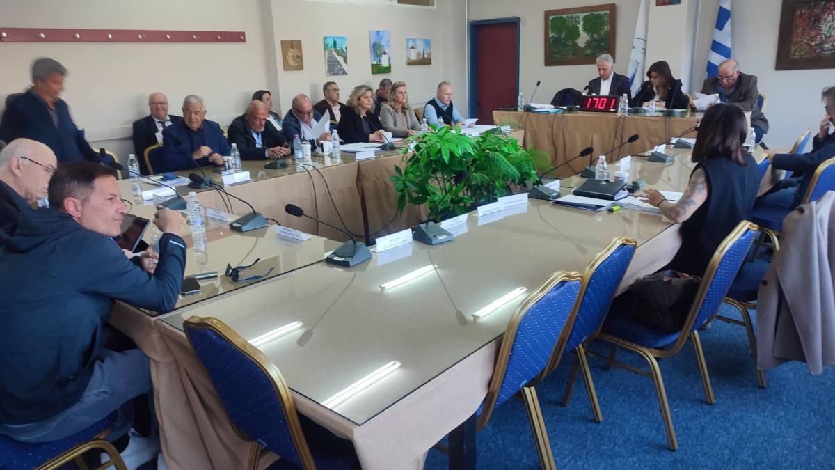 Πόρτο Χέλι: Πρόταση για «παύση» θορυβωδών οικοδομικών εργασιών στην καρδιά του καλοκαιριού