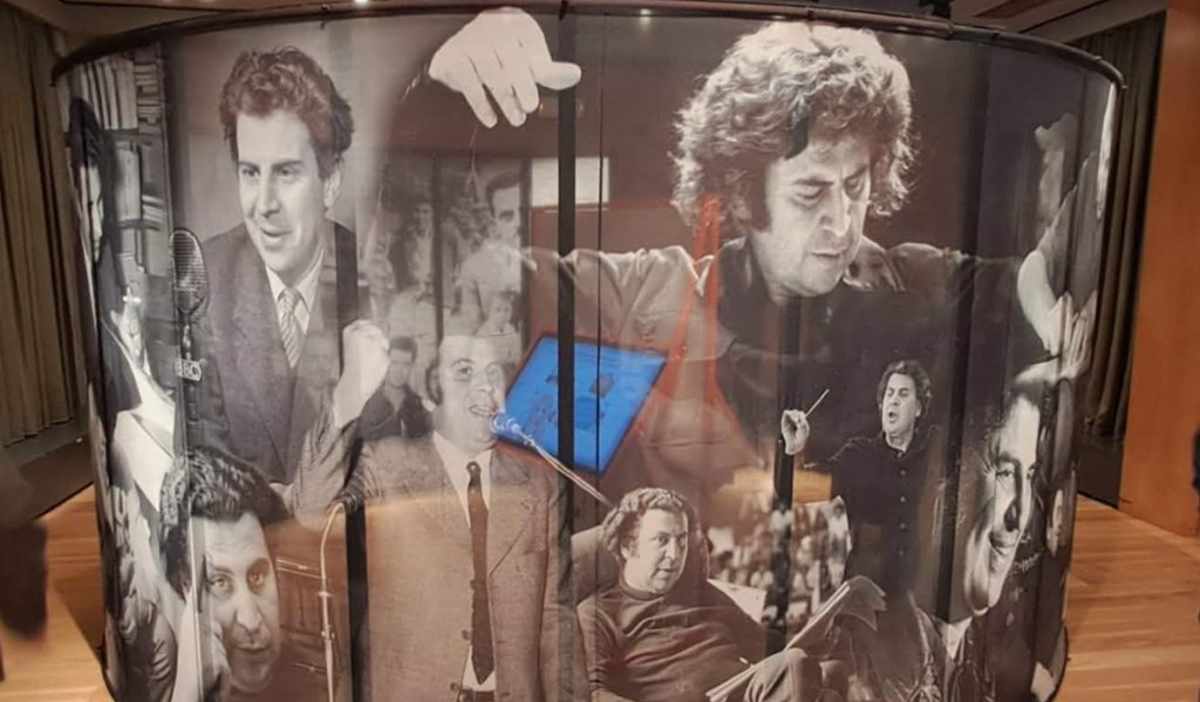 Ο Μίκης Θεοδωράκης μέσα από μια καθηλωτική έκθεση στη Σπάρτη