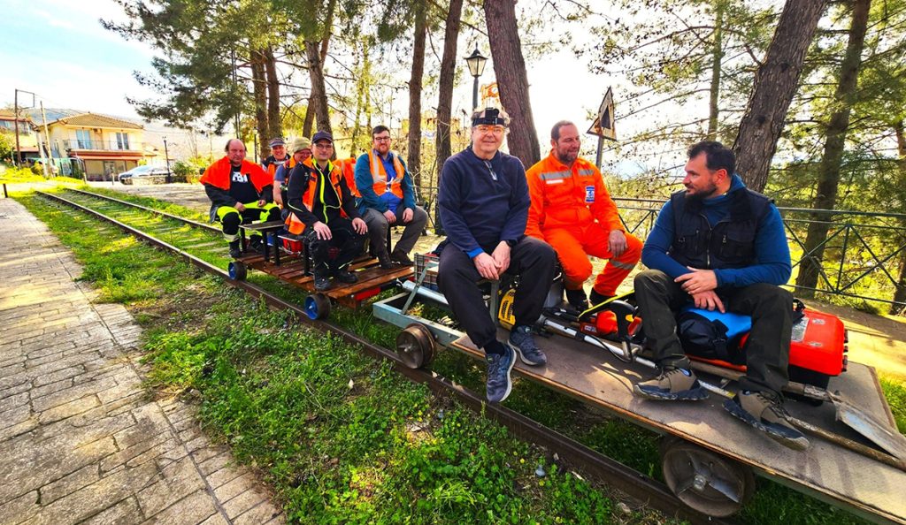 Καθαρισμός σιδηροδρομικών γραμμών στην Αρκαδία από ξένους εθελοντές