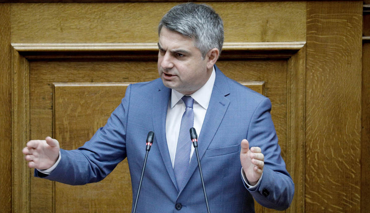 Οι καραμπόλες σε Βουλή και Περιφέρεια μετά την αποχώρηση Κωνσταντινόπουλου