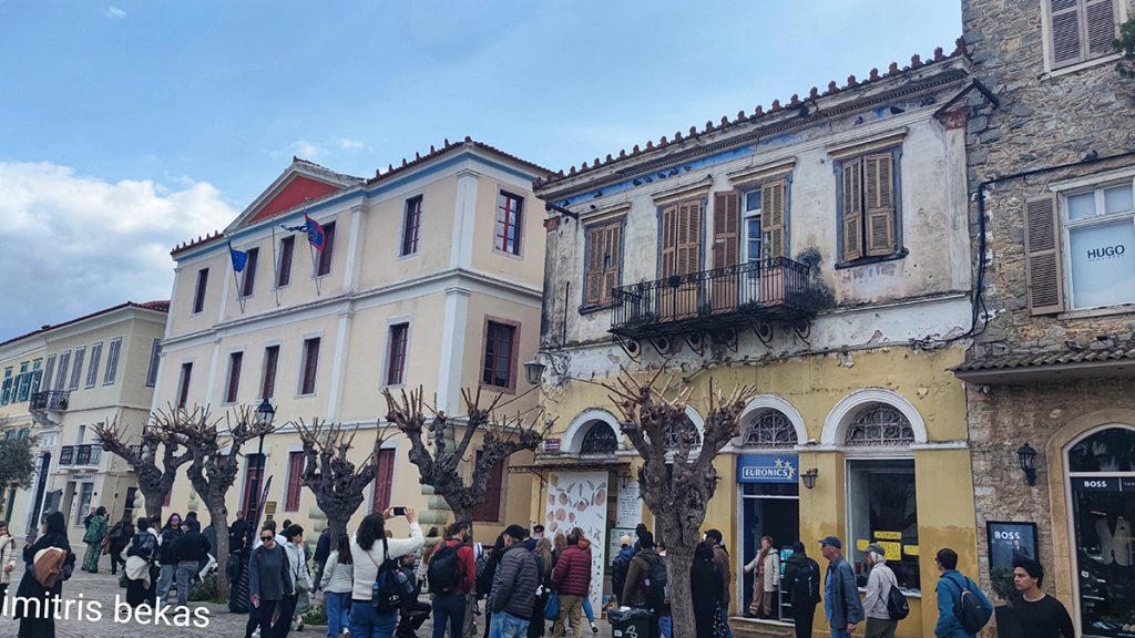 Τουρίστες στα σοκάκια του Ναυπλίου