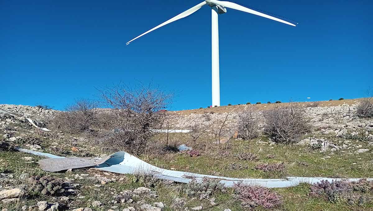 Το κατεστραμμένο πτερύγιο που ρήμαζε στα βουνά της Αρκαδίας
