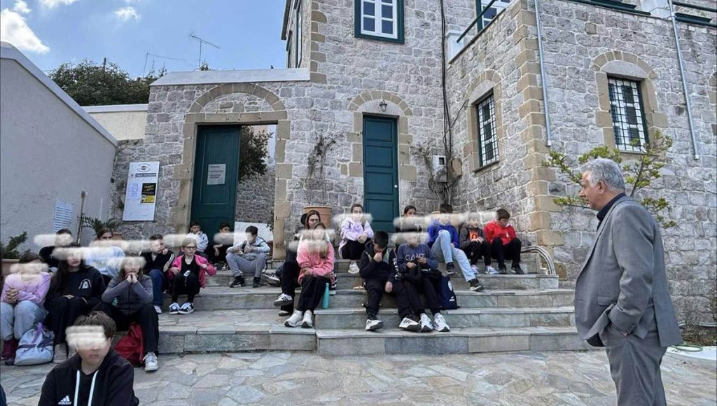 Οι μαθητές της Ερμιόνης στο Δημαρχείο για αφαλάτωση και τουριστικά QR Codes