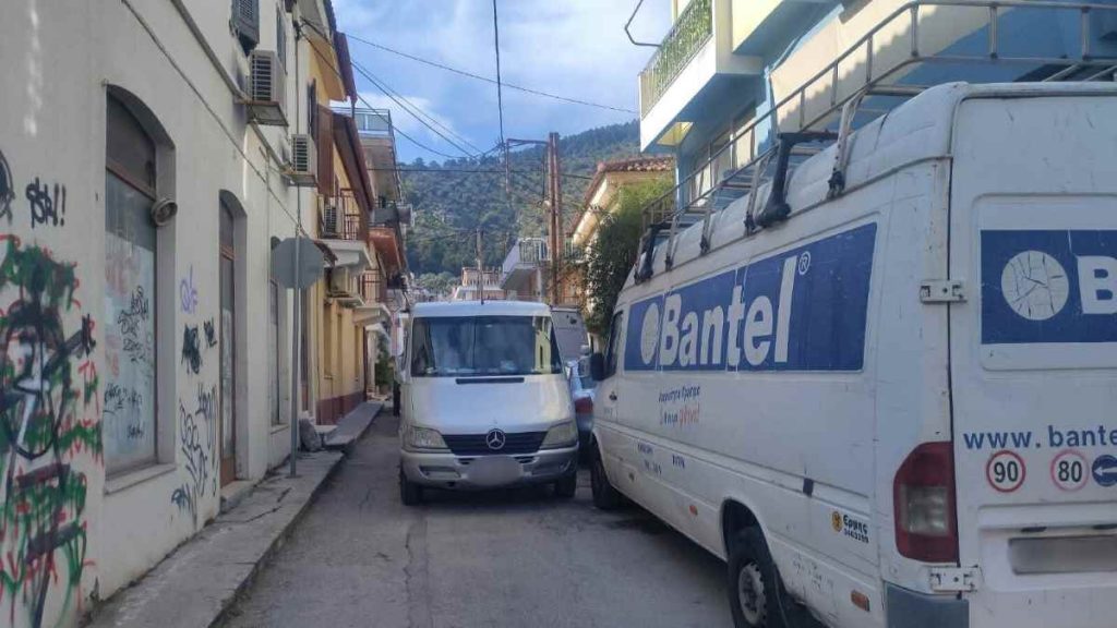 Διπλοπαρκαρισμένα στην Πρόνοια