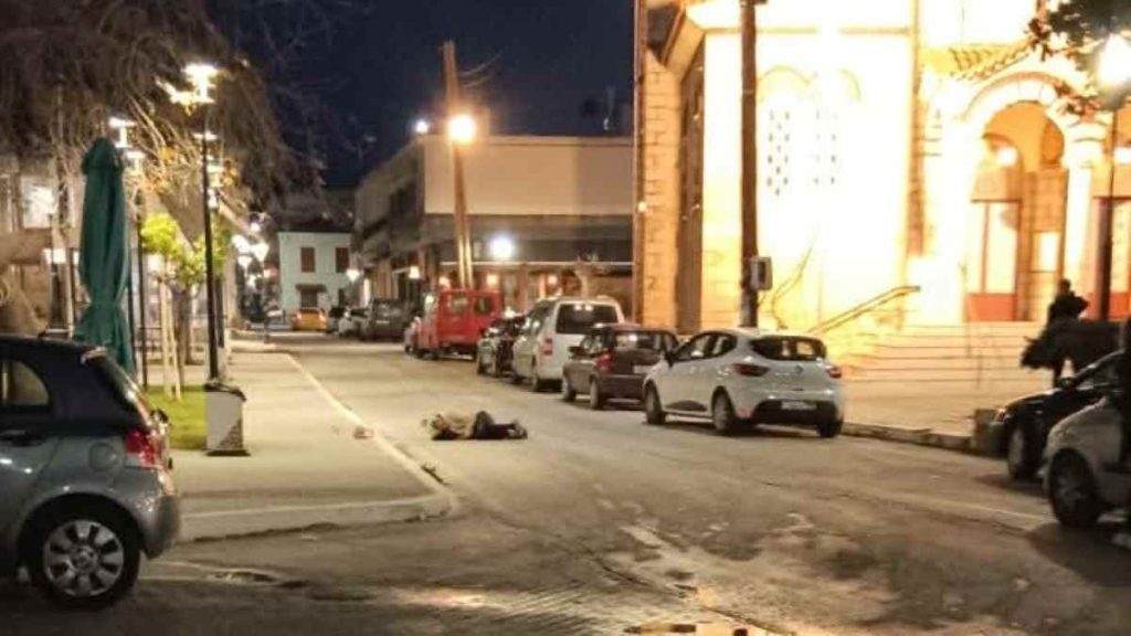 Μεθυσμένος ρουμάνος στην Αγία Τριάδα