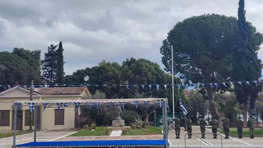 Στρατιωτικό άγημα σημαία Ναύπλιο 25η Μαρτίου