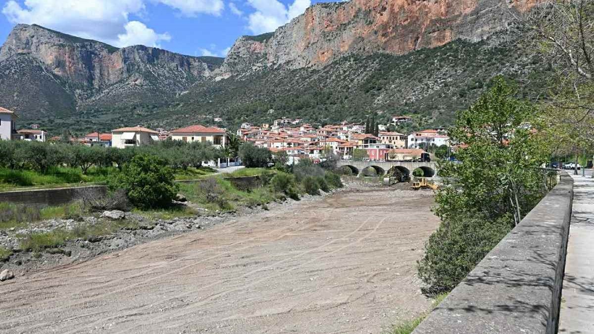 Καθαρίζει τον Δάφνωνα η Περιφέρεια Πελοποννήσου