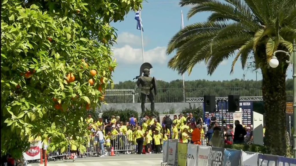 Run Greece στη Σπάρτη άγαλμα Λεωνίδα