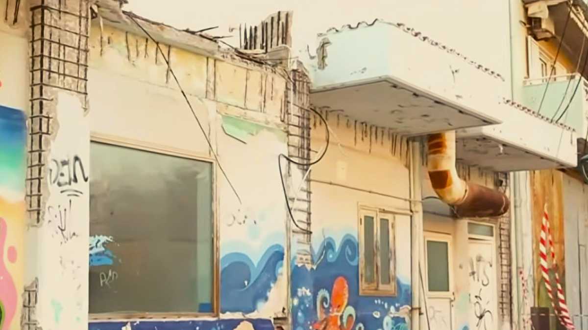 Κόρινθος: Ευθύνες για το μπαλκόνι που σκότωσε την τουρίστρια