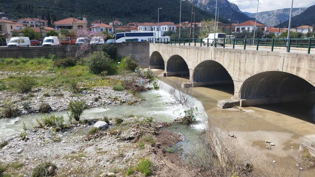 Φουσκωμένος Δαφνώνας στο Λεωνίδιο, νερά στο ποτάμι