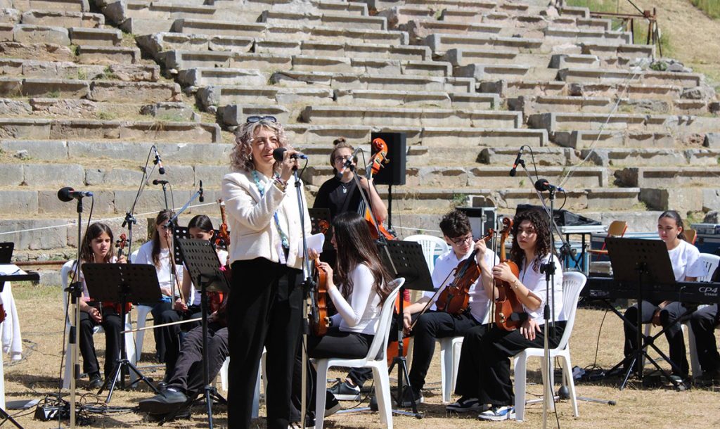 Εκατοντάδες μαθητές μάγεψαν το κοινό στο Αρχαίο Στάδιο του Ασκληπιείου της Επιδαύρου, στο πλαίσιο του 4ου Φεστιβάλ Μουσικών Σχολείων
