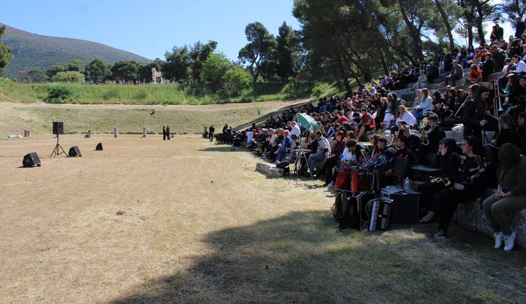 Εκατοντάδες μαθητές μάγεψαν το κοινό στο Αρχαίο Στάδιο του Ασκληπιείου της Επιδαύρου, στο πλαίσιο του 4ου Φεστιβάλ Μουσικών Σχολείων