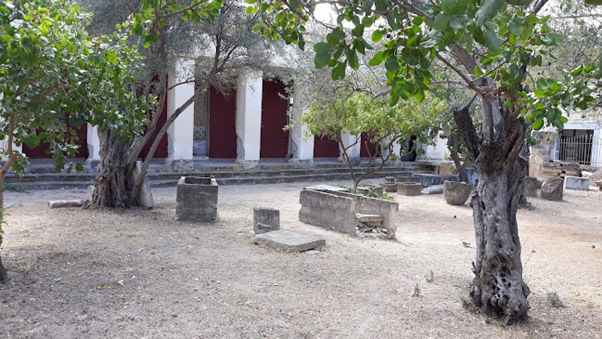 Εϋνάρδειο Διδασκαλείο: Ένα μνημείο που καταρρέει στην Αίγινα