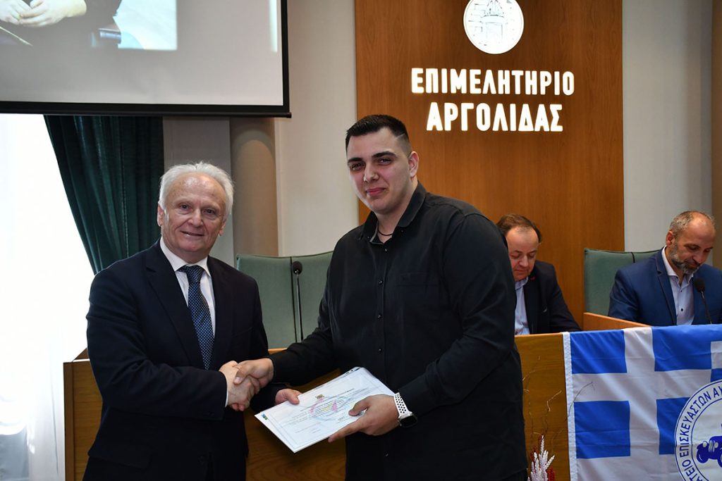 Πιστοποιήθηκαν οι πρώτοι 42 τεχνίτες οχημάτων υψηλής τάσης στην Αργολίδα