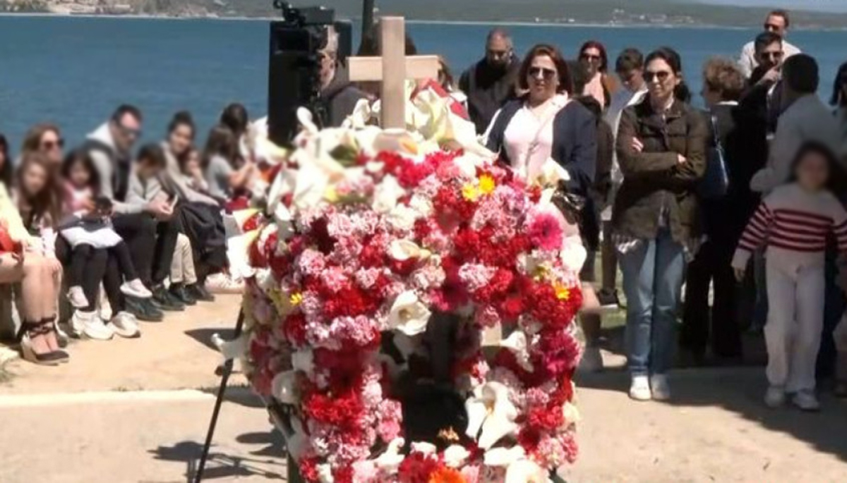 Γύθειο: Ο παιδικός Επιτάφιος και ο σταυρός στα νερά (Βίντεο)