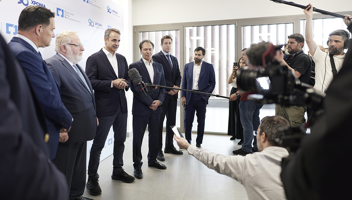 Σε φαρμακοβιομηχανίες στην Τρίπολη ο Μητσοτάκης πριν έρθει στο Ναύπλιο