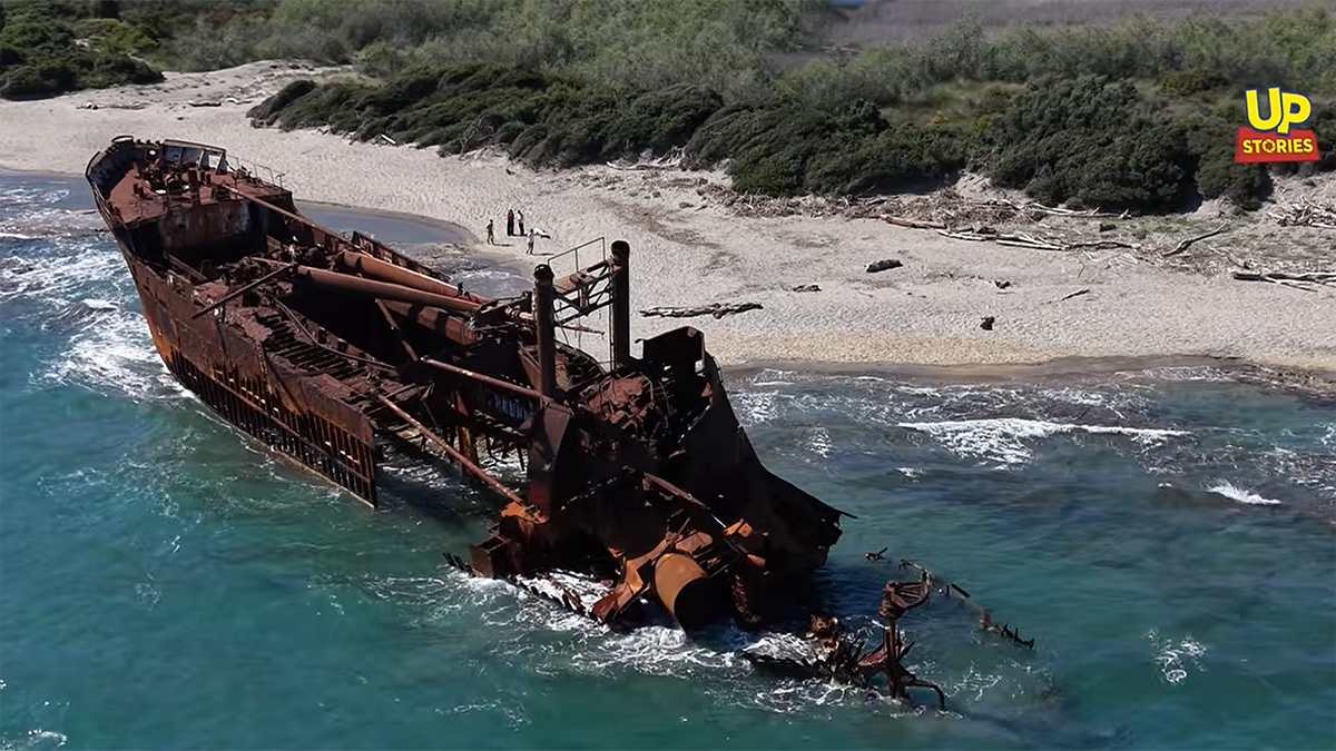 Λυγίζει ο χρόνος το ναυάγιο «Δημήτριος» στο Γύθειο