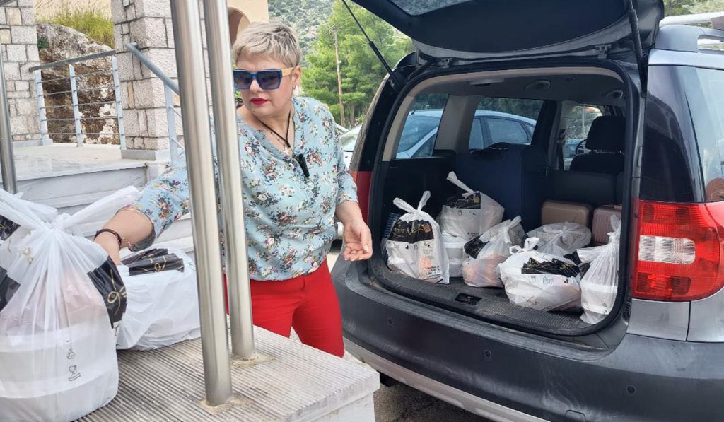 Πασχαλινό γεύμα αγάπης στην Ευαγγελίστρια Ναυπλίου