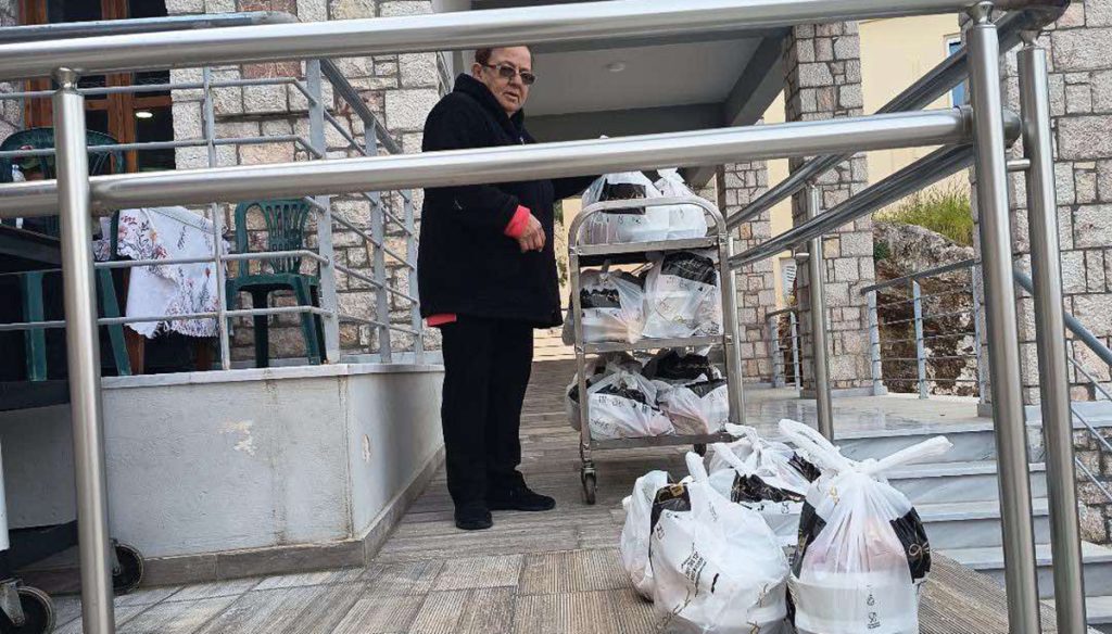 Πασχαλινό γεύμα αγάπης στην Ευαγγελίστρια Ναυπλίου