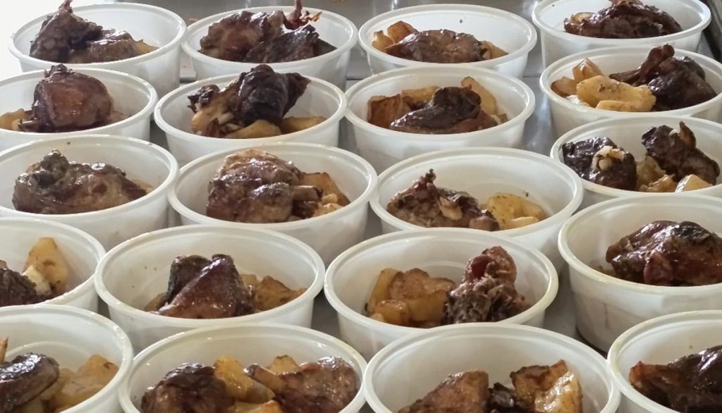 Πασχαλινό γεύμα αγάπης στην Ευαγγελίστρια Ναυπλίου