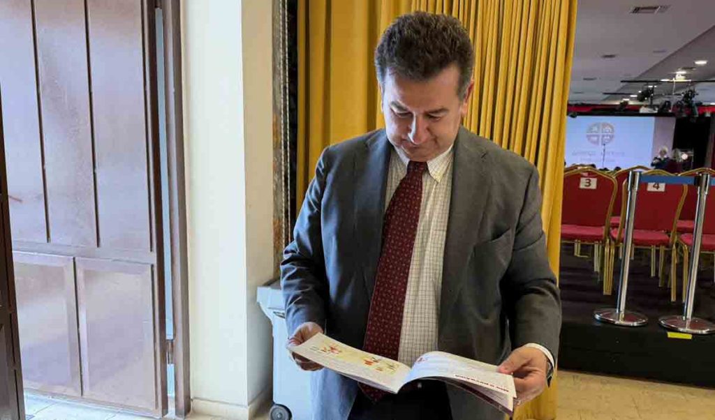 πρόγραμμα δημιουργικής γραφής που υλοποίησε η Παιδική – Νεανική Βιβλιοθήκη του Δήμου Άργους – Μυκηνών, σε συνεργασία με την εκπαιδευτικό και συγγραφέα κα Αργυρή Μπιλιούρη