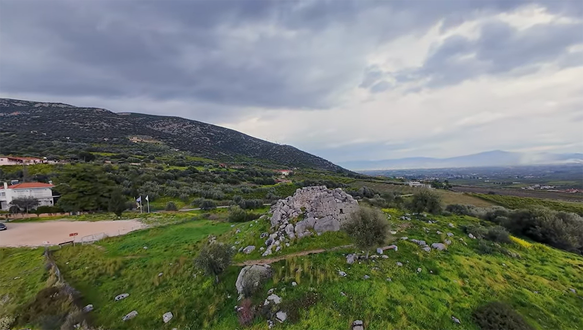 Πετώντας πάνω από το μυστηριώδες αρχαίο μνημείο του Άργους