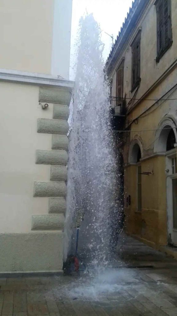 Σπασμένος κρουνός