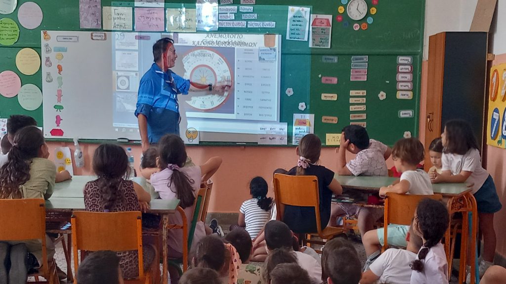 εκδήλωση τιμής για την Πολεμική Αεροπορία στο 2ο Δημοτικό Σχολείο Άργους