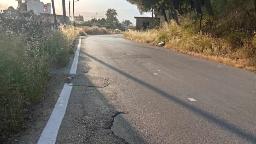 Λακούβες στο δρόμο προς Άκοβα