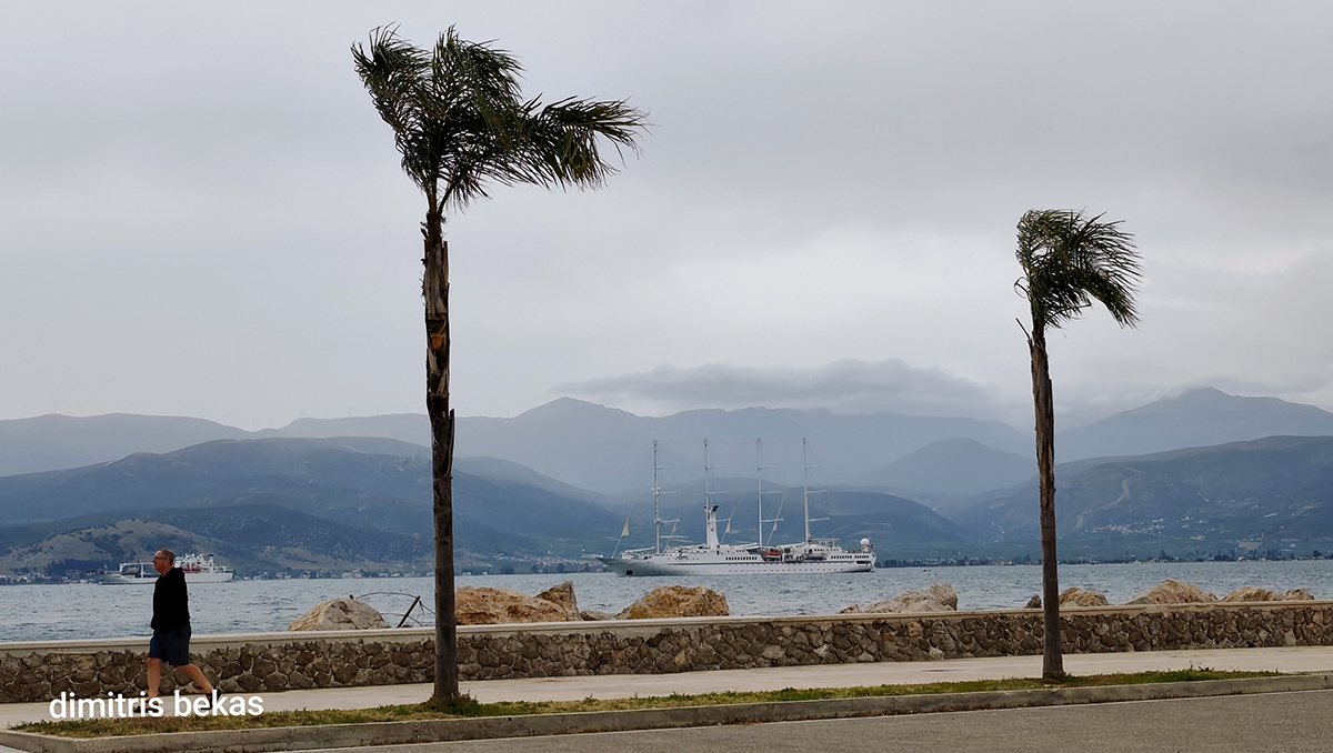 «Χορός» καταρτιών με φόντο το Μπούρτζι – Διπλή απόβαση πολυτέλειας στο Ναύπλιο
