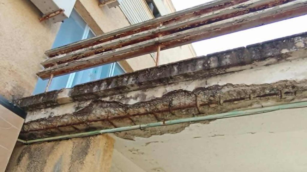 Ξυλόκαστρο κτίριο