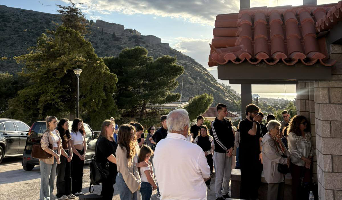 Μαθητές Πανελληνίων και γονείς προσευχήθηκαν μαζί στο Ναύπλιο