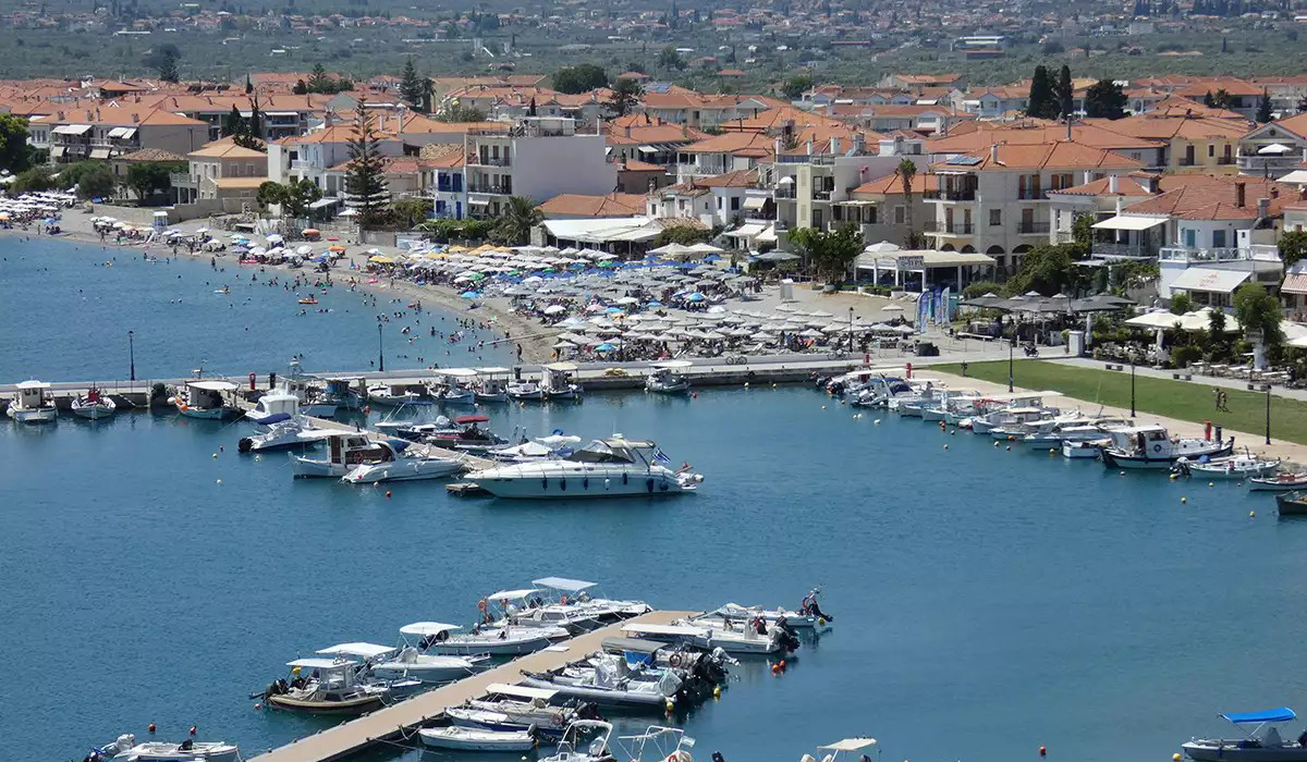 Παράλιο Άστρος πανοραμική παραλία