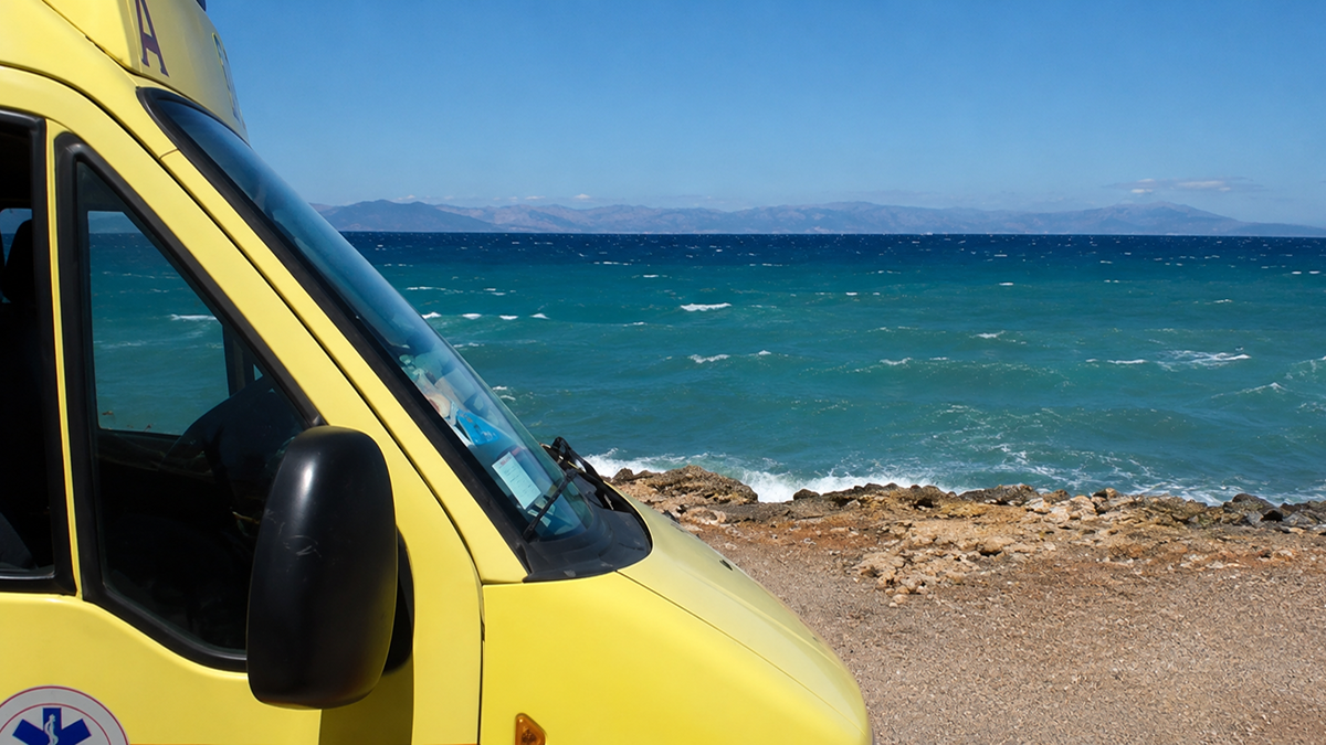 Σορός άνδρα εντοπίστηκε να επιπλέει στο Λουτράκι – Τι εξετάζει το Λιμενικό