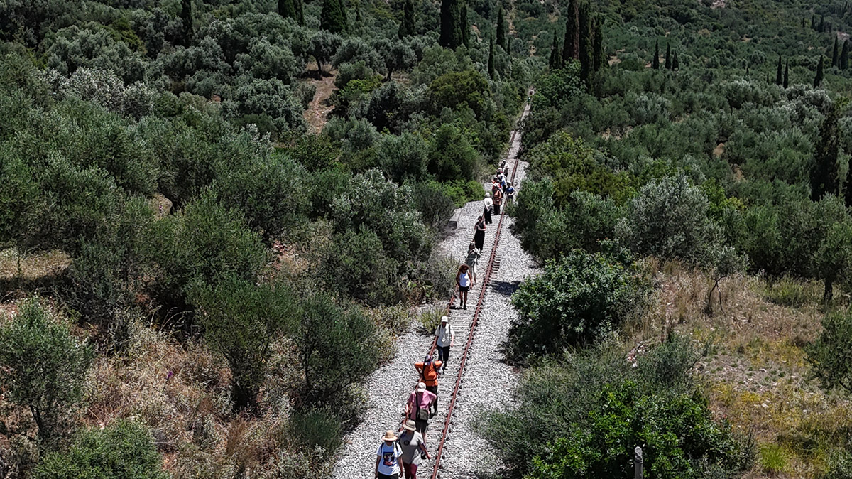 Όραμα για το τρένο της Πελοποννήσου – Το ανθρώπινο ποτάμι στον Δεσύλλα
